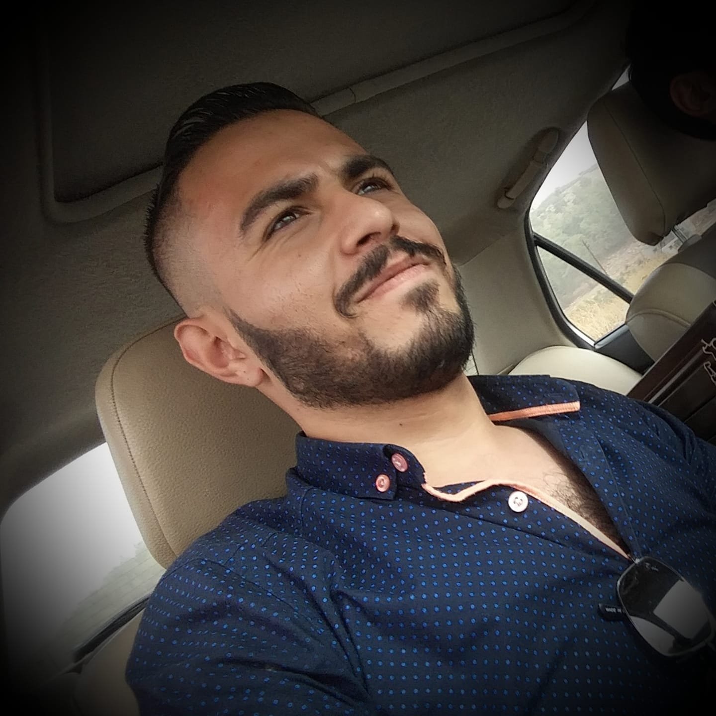 عميلة